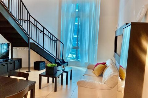 Condominio en Miami, Florida, 1 dormitorio  № 2065462