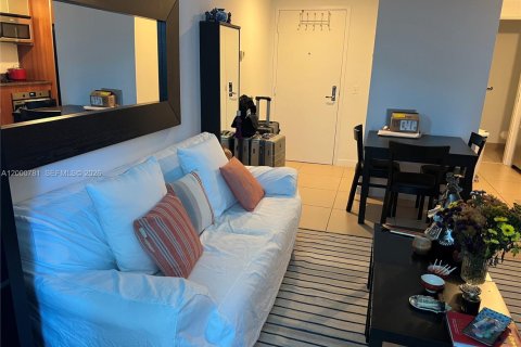 Condominio en alquiler en Miami, Florida, 1 dormitorio, 57.97 m2 № 2065462 - foto 2