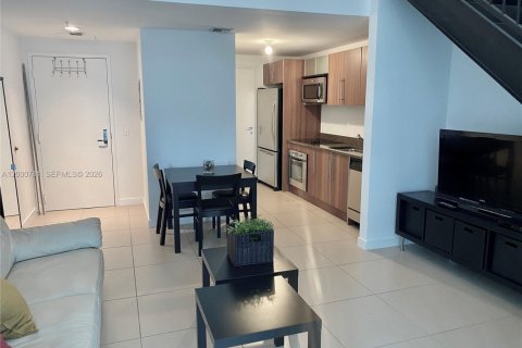 Condominio en alquiler en Miami, Florida, 1 dormitorio, 57.97 m2 № 2065462 - foto 3