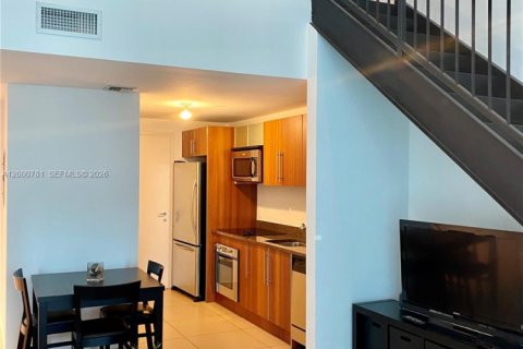 Condominio en alquiler en Miami, Florida, 1 dormitorio, 57.97 m2 № 2065462 - foto 4