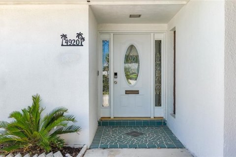 House in New Port Richey, Florida 2 bedrooms, 144.37 sq.m. № 1662290 - photo 3