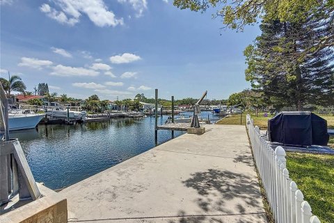 House in New Port Richey, Florida 2 bedrooms, 144.37 sq.m. № 1662290 - photo 5