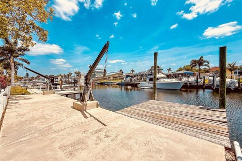 House in New Port Richey, Florida 2 bedrooms, 144.37 sq.m. № 1662290 - photo 4