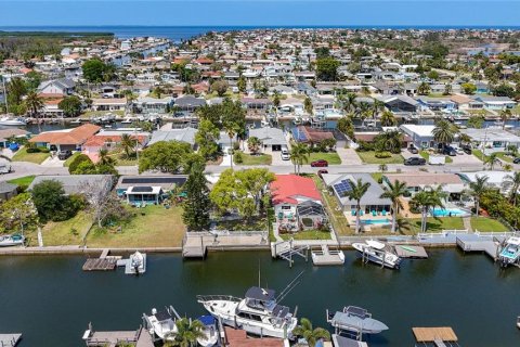 House in New Port Richey, Florida 2 bedrooms, 144.37 sq.m. № 1662290 - photo 8