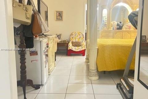 Casa en alquiler en Miami, Florida, 4 dormitorios, 192.49 m2 № 1954429 - foto 6