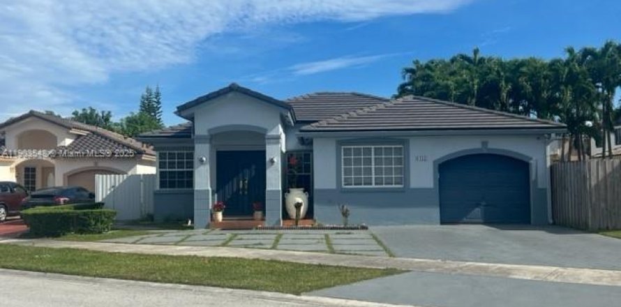Casa en Miami, Florida 4 dormitorios, 192.49 m2 № 1954429