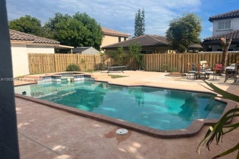 Casa en alquiler en Miami, Florida, 4 dormitorios, 192.49 m2 № 1954429 - foto 22