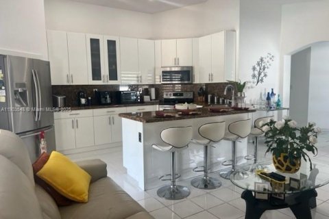 Casa en alquiler en Miami, Florida, 4 dormitorios, 192.49 m2 № 1954429 - foto 17