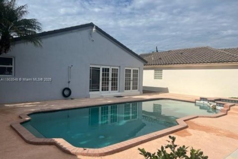 Casa en alquiler en Miami, Florida, 4 dormitorios, 192.49 m2 № 1954429 - foto 24