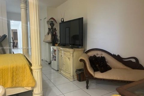 Casa en alquiler en Miami, Florida, 4 dormitorios, 192.49 m2 № 1954429 - foto 8