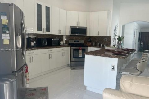 Casa en alquiler en Miami, Florida, 4 dormitorios, 192.49 m2 № 1954429 - foto 19