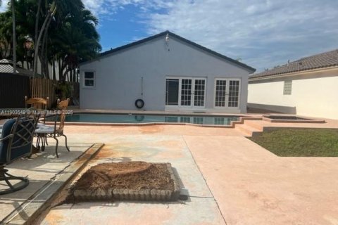 Casa en alquiler en Miami, Florida, 4 dormitorios, 192.49 m2 № 1954429 - foto 27