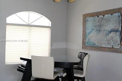 Casa en venta en Miami, Florida, 4 dormitorios, 210.52 m2 № 1938311 - foto 22