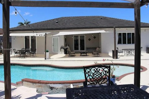 Casa en venta en Miami, Florida, 4 dormitorios, 210.52 m2 № 1938311 - foto 7