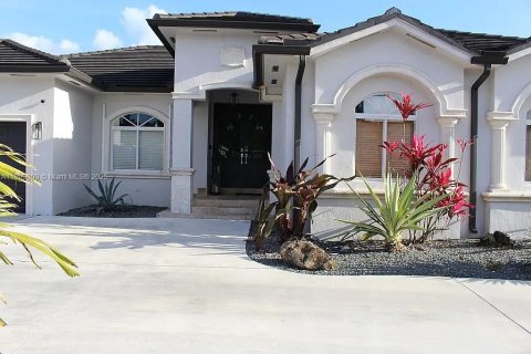 Casa en venta en Miami, Florida, 4 dormitorios, 210.52 m2 № 1938311 - foto 13
