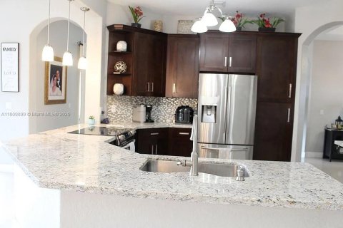 Casa en venta en Miami, Florida, 4 dormitorios, 210.52 m2 № 1938311 - foto 29
