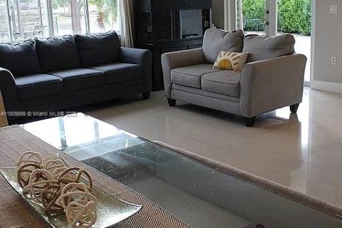 Casa en venta en Miami, Florida, 4 dormitorios, 210.52 m2 № 1938311 - foto 24