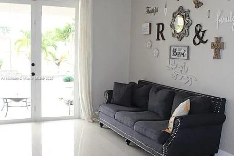 Casa en venta en Miami, Florida, 4 dormitorios, 210.52 m2 № 1938311 - foto 20