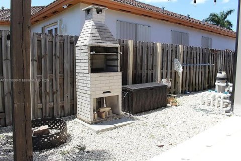 Villa ou maison à vendre à Miami, Floride: 4 chambres, 210.52 m2 № 1938311 - photo 3