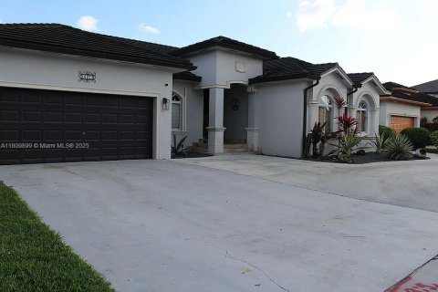 Casa en venta en Miami, Florida, 4 dormitorios, 210.52 m2 № 1938311 - foto 14