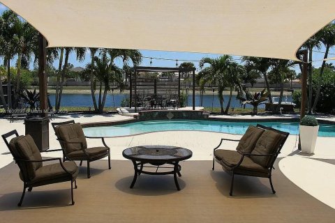 Casa en venta en Miami, Florida, 4 dormitorios, 210.52 m2 № 1938311 - foto 9