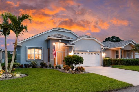 House in Port St. Lucie, Florida 2 bedrooms, 147.25 sq.m. № 2397720