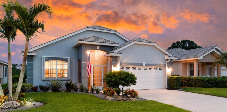 House in Port St. Lucie, Florida 2 bedrooms, 147.25 sq.m. № 2397720