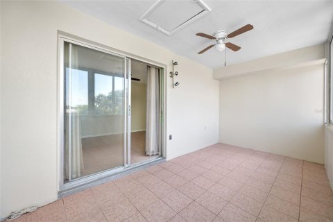Condominio en alquiler en Saint Petersburg, Florida, 1 dormitorio, 60.39 m2 № 2111117 - foto 13