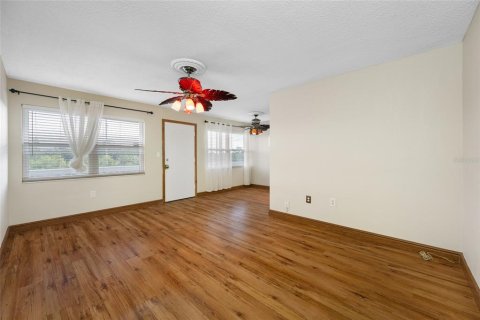 Condominio en alquiler en Saint Petersburg, Florida, 1 dormitorio, 60.39 m2 № 2111117 - foto 4