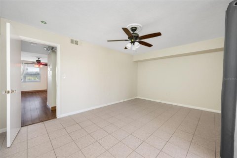 Condominio en alquiler en Saint Petersburg, Florida, 1 dormitorio, 60.39 m2 № 2111117 - foto 10