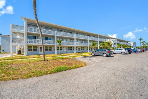 Condominio en Saint Petersburg, Florida, 1 dormitorio № 2111117
