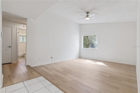 House in Longwood, Florida 3 bedrooms, 164.9 sq.m. № 2195590 - photo 8