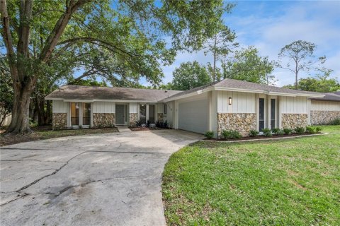 House in Longwood, Florida 3 bedrooms, 164.9 sq.m. № 2195590