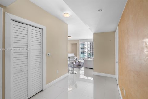 Copropriété à louer à Miami, Floride: 1 chambre, 64.85 m2 № 2168653 - photo 11