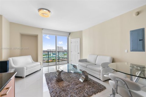 Condo à Miami, Floride, 1 chambre  № 2168653