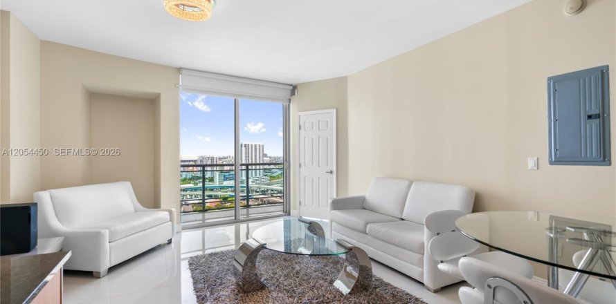 Condo à Miami, Floride, 1 chambre  № 2168653