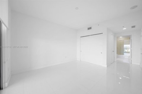 Condo in North Miami Beach, Florida, 2 bedrooms № 2076623 - photo 15