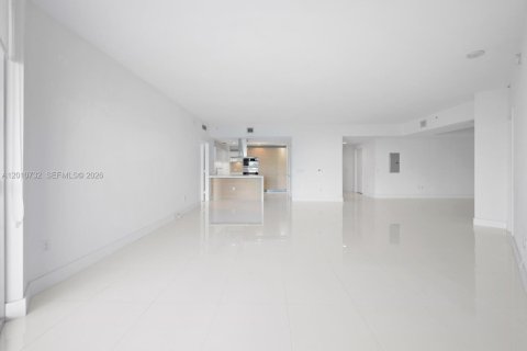 Condo in North Miami Beach, Florida, 2 bedrooms № 2076623 - photo 6