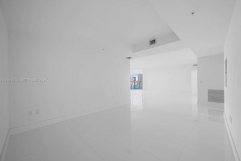 Condo in North Miami Beach, Florida, 2 bedrooms № 2076623 - photo 11
