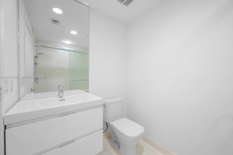 Condo in North Miami Beach, Florida, 2 bedrooms № 2076623 - photo 24