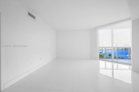 Condo in North Miami Beach, Florida, 2 bedrooms № 2076623 - photo 17