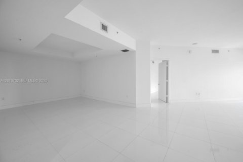 Condo in North Miami Beach, Florida, 2 bedrooms № 2076623 - photo 10
