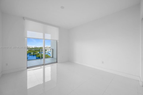 Condo in North Miami Beach, Florida, 2 bedrooms № 2076623 - photo 16