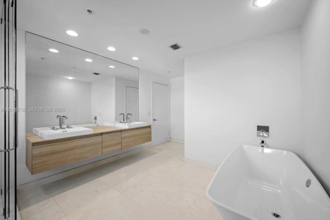 Condo in North Miami Beach, Florida, 2 bedrooms № 2076623 - photo 22