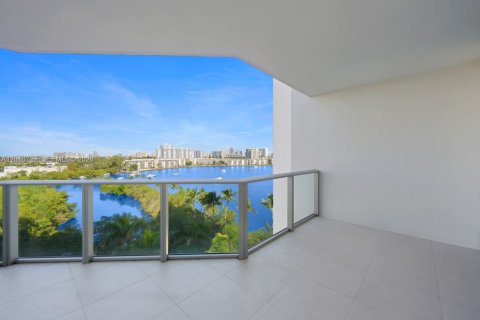 Condo in North Miami Beach, Florida, 2 bedrooms № 2076623