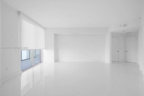 Condo in North Miami Beach, Florida, 2 bedrooms № 2076623 - photo 18