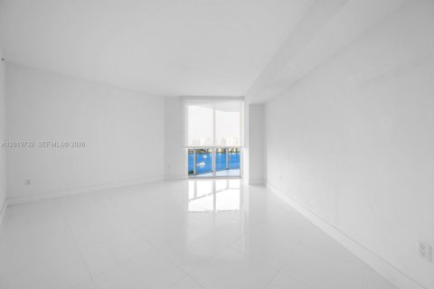 Condo in North Miami Beach, Florida, 2 bedrooms № 2076623 - photo 19