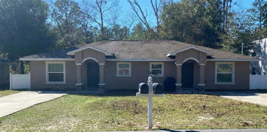 Commercial property in Citrus Springs, Florida 4 bedrooms, 190.45 sq.m. № 2150948