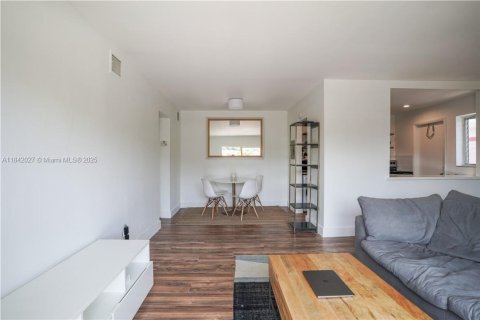 Copropriété à vendre à Miami Beach, Floride: 1 chambre, 59.46 m2 № 1957579 - photo 8