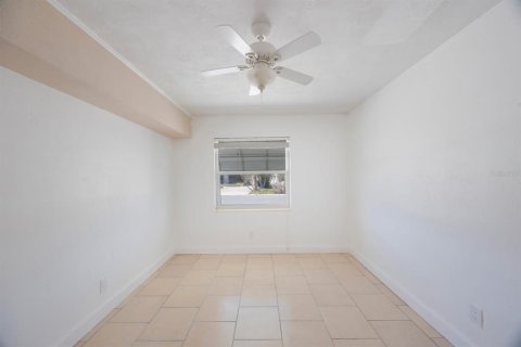 Commercial property in Treasure Island, Florida 5 bedrooms, 254.18 sq.m. № 1508889 - photo 16